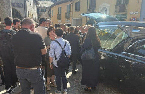 L'ultimo saluto della sua Omegna a Federico Gualtieri, uno dei cinque italiani morti alle Maldive L'ultimo saluto della sua Omegna a Federico Gualtieri, uno dei cinque italiani morti alle Maldive