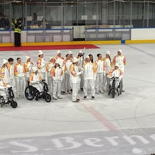 La fiamma olimpica è stata accesa a Varese, al centro del palaghiaccio. Un momento storico, irripetibile