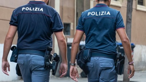 Arcisate, quattro stranieri scoperti con attrezzi da scasso nel bagagliaio: fermati dalla polizia e rimpatriati Arcisate, quattro stranieri scoperti con attrezzi da scasso nel bagagliaio: fermati dalla polizia e rimpatriati