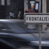 Frontalieri, Orsenigo e Astuti (Pd): «Via libera alla tassa salute: Governo e Regione usano i lavoratori solo per fare cassa»