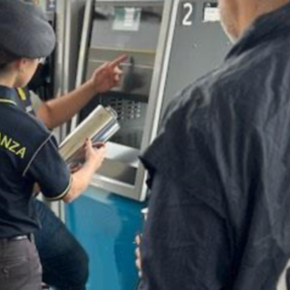 (foto comunicato Guardia di Finanza)