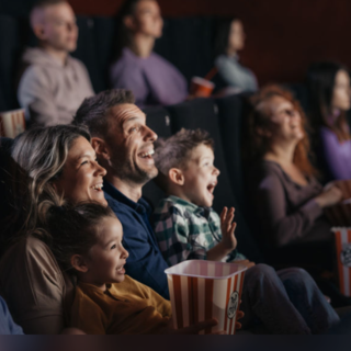 Programmi TV stasera: cosa vedere tra il debutto di Mare Fuori 6 e il grande cinema