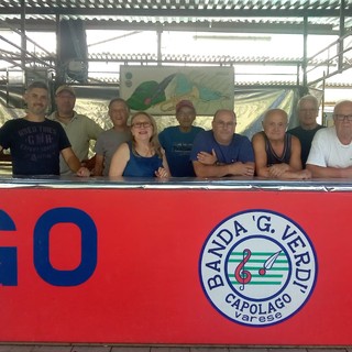 Ci siamo: a Capolago è tutto pronto per la classicissima Festa degli Alpini. Sotto il menu e i tavoli pronti a riempirsi