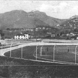 Caro vecchio Franco Ossola, quante ne hai viste in 90 anni di vita: esiste stadio in un luogo più magico di questo?