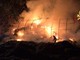 FOTO. Fagnano, incendio in un deposito di fieno: i vigili del fuoco intervengono con sette mezzi da tutta la provincia