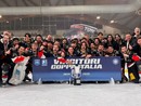 Il Feltre con la prima Coppa Italia della storia conquistata all'Acinque Ice Arena di Varese (foto Galbiati)