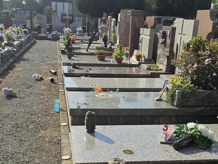 Le immagini del raid al cimitero di Gorla Minore Le immagini del raid al cimitero di Gorla Minore