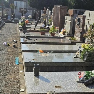 Le immagini del raid al cimitero di Gorla Minore Le immagini del raid al cimitero di Gorla Minore
