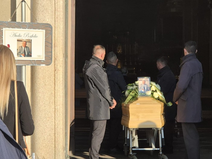 L’addio di Busto ad Audio Porfidio: «Grazie per le intenzioni buone e la tenacia» L’addio di Busto ad Audio Porfidio: «Grazie per le intenzioni buone e la tenacia»