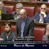 Frontalieri, Ferrara (M5S): «Dalla Svizzera arrivano 128 milioni, ai Comuni di confine ne tornano 89. Non è cooperazione» Frontalieri, Ferrara (M5S): «Dalla Svizzera arrivano 128 milioni, ai Comuni di confine ne tornano 89. Non è cooperazione»