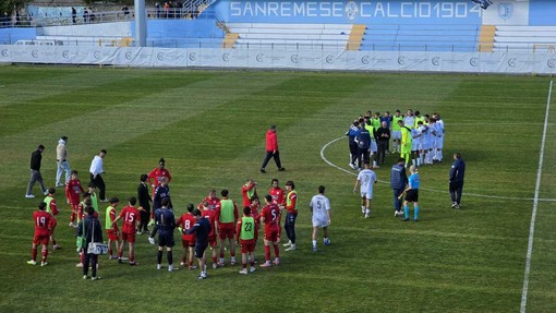 Finisce così in mezzo al campo dopo lo 0-0 odierno Finisce così in mezzo al campo dopo lo 0-0 odierno