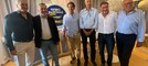 Luca Ferrazzi, secondo da sinistra, con Piero Galparoli e Daniele Parisi, referenti dei comitati varesini accanto a lui, nella sede di Futuro Nazionale in via Sanvito