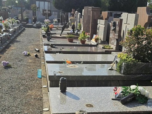 Le immagini del raid al cimitero di Gorla Minore