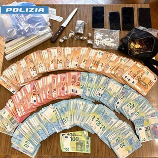 Il materiale sequestrato dalla polizia