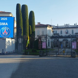 Già posizionato il maxischermo di piazza Libertà a Varese