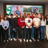 Gli atleti della provincia di Varese premiati ieri alla Notte delle stelle lombarde del canottaggio alla Elmec (foto Federcanottaggio)