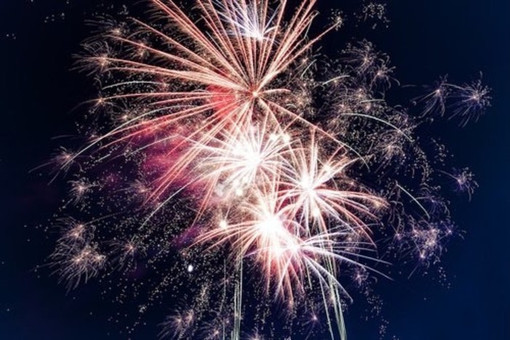 Lo spettacolo dei fuochi d'artificio è in programma sabato sera sul lago a Porto Valtravaglia