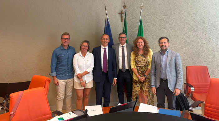 I consiglieri regionali Lega a margine della seduta di oggi (da sinistra: Riccardo Vitari, Alessandra Cappellari, Mauro Piazza, Giovanni Malanchini, Silvia Scurati, Emanuele Monti) I consiglieri regionali Lega a margine della seduta di oggi (da sinistra: Riccardo Vitari, Alessandra Cappellari, Mauro Piazza, Giovanni Malanchini, Silvia Scurati, Emanuele Monti)