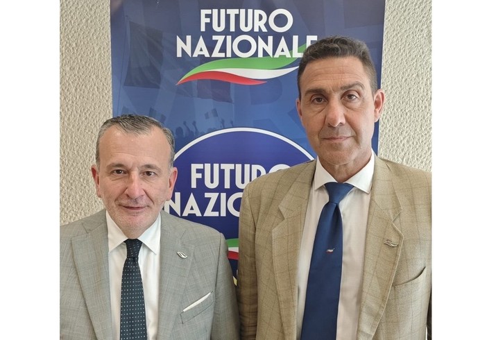 Luca Ferrazzi (a sinistra) insieme al generale Roberto Vannacci a Palazzo Pirelli. Sotto, il consigliere regionale alla costituente a Roma Luca Ferrazzi (a sinistra) insieme al generale Roberto Vannacci a Palazzo Pirelli. Sotto, il consigliere regionale alla costituente a Roma