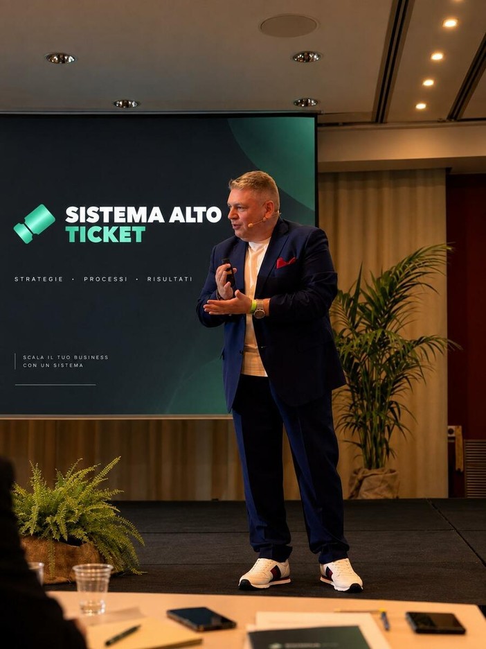 Da cameriere a 3 euro l'ora a 2,9 milioni: la storia di Gianluca, fondatore del Sistema Alto Ticket Da cameriere a 3 euro l'ora a 2,9 milioni: la storia di Gianluca, fondatore del Sistema Alto Ticket