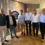 Luca Ferrazzi, secondo da sinistra, con Piero Galparoli e Daniele Parisi, referenti dei comitati varesini accanto a lui, nella sede di Futuro Nazionale in via Sanvito