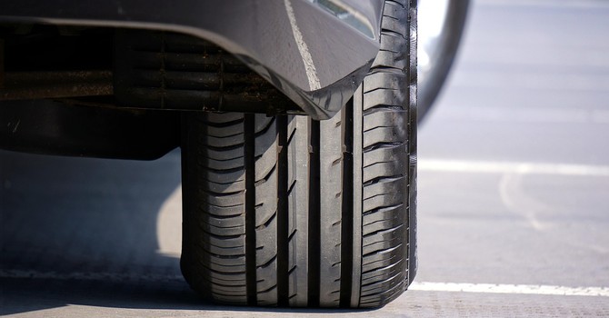 Nuova truffa con furto nel Varesotto: gomma dell'auto bucata in un parcheggio e ladri in casa Nuova truffa con furto nel Varesotto: gomma dell'auto bucata in un parcheggio e ladri in casa