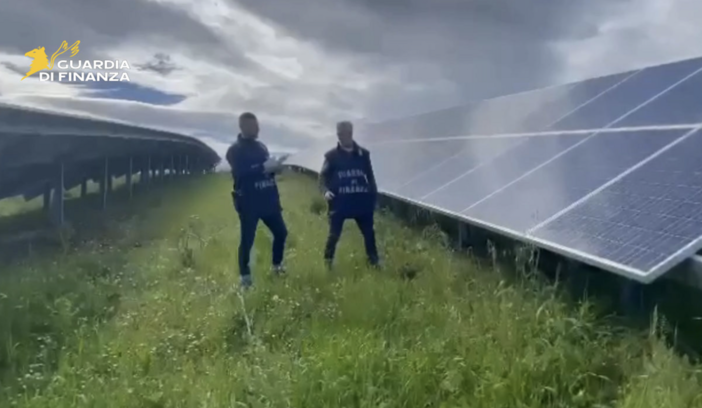 Truffa sul fotovoltaico, la Guardia di Finanza di Varese scopre una maxi frode da cinque milioni Truffa sul fotovoltaico, la Guardia di Finanza di Varese scopre una maxi frode da cinque milioni