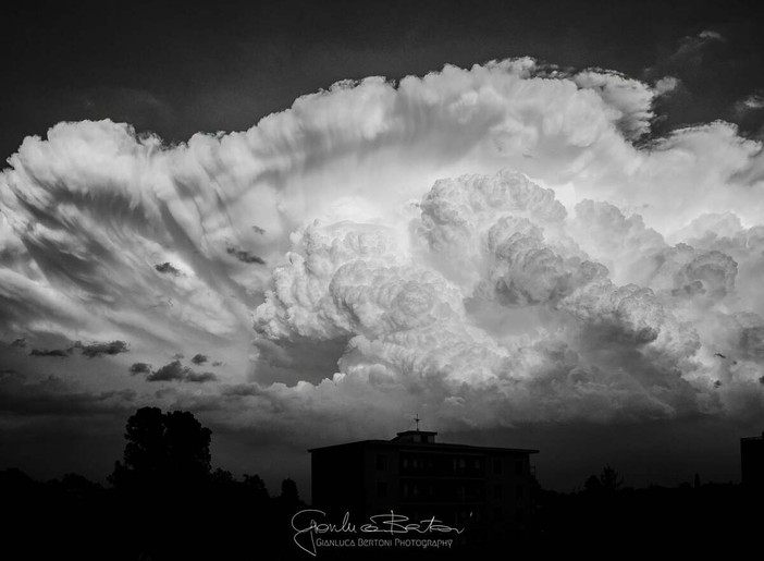 Temporali e pioggia in provincia di Varese fino alle prime ore del pomeriggio (foto Gianluca Bertoni) Temporali e pioggia in provincia di Varese fino alle prime ore del pomeriggio (foto Gianluca Bertoni)