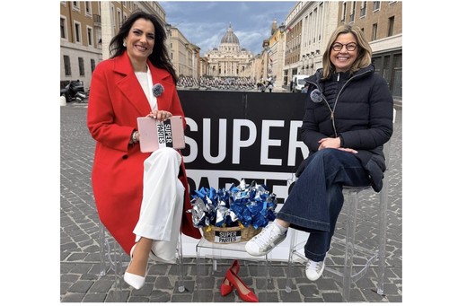 Maria Chiara Gadda con la giornalista Safiria Leccese