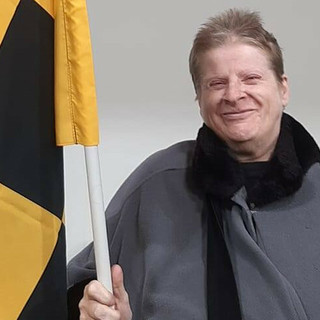 Giusy Biagioni, prima Mastina scomparsa a inizio agosto: oggi avrebbe aspettato il pullman giallonero in partenza per Caldaro poco dopo la partenza dal palaghiaccio per sventolare la sua bandiera insieme a Sandro