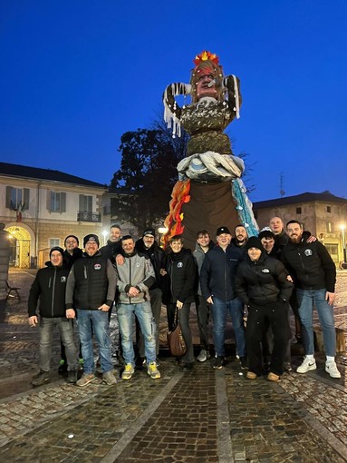Il gruppo di volontari della Pro Giovani che ha realizzato e collaborato alla Gioeubia di Gorla Maggiore Il gruppo di volontari della Pro Giovani che ha realizzato e collaborato alla Gioeubia di Gorla Maggiore