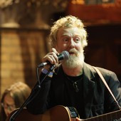 Addio a Glen Hansard, il cantautore premio Oscar morto in un incidente in moto