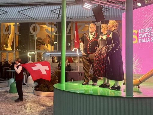 Un giardino alpino e tanto entusiasmo: così la Svizzera vive le Olimpiadi anche a Milano