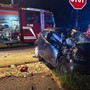 Le immagini dell'incidente della scorsa notte a Tradate dopo lo schianto tra un'auto e una moto