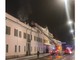 Incendio a Palazzo Estense, fumo dal tetto del Comune