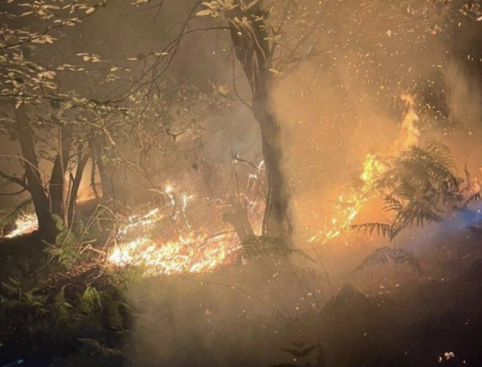 Incendi in Val d'Ossola causati dai fulmini dei temporali: elicotteri in azione su più fronti Incendi in Val d'Ossola causati dai fulmini dei temporali: elicotteri in azione su più fronti
