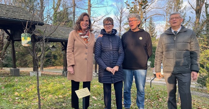 Ilaria Capua e l'assessora Nicoletta San Martino ieri a Villa Baragiola Ilaria Capua e l'assessora Nicoletta San Martino ieri a Villa Baragiola