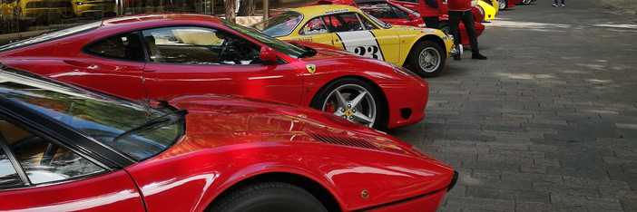 A Lavena Ponte Tresa rombano le Ferrari (foto generica d'archivio)