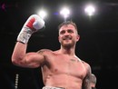 Ivan Zucco sfiora l’impresa in Inghilterra: fermato al decimo round da Simpson. Che si prende il titolo europeo dei Supermedi Ivan Zucco sfiora l’impresa in Inghilterra: fermato al decimo round da Simpson. Che si prende il titolo europeo dei Supermedi