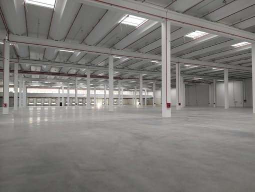 Un'immagine dell'interno del polo logistico di Olgiate Olona Un'immagine dell'interno del polo logistico di Olgiate Olona