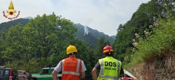VIDEO. Incendi nel Vco, proseguono le operazioni di spegnimento: resta alta l’attenzione in Val Grande e Valle Anzasca