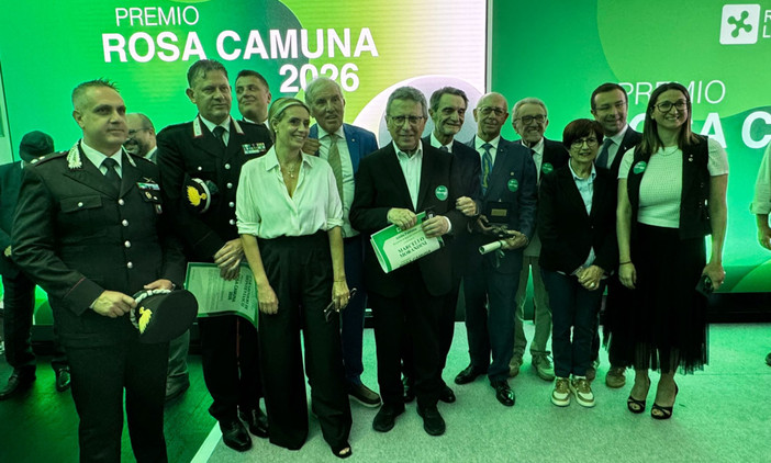 Premio Rosa Camuna a Danilo Guerini Rocco per l’impegno sociale e culturale in Lombardia. «Un faro di altruismo e compassione per la nostra comunità»