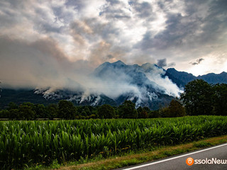 Alcune immagini dell'incendio pubblicata da OssolaNews.it