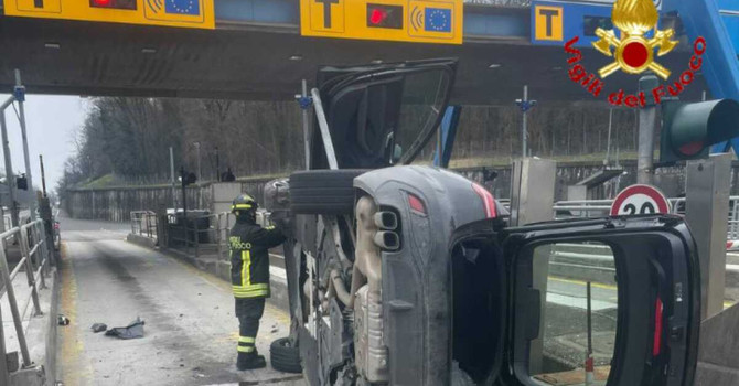 Le immagini dell'incidente al casello di Gallarate Ovest Le immagini dell'incidente al casello di Gallarate Ovest