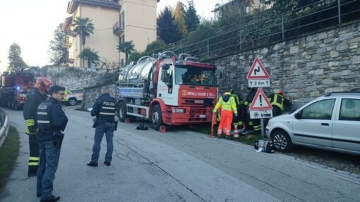 Incidente mortale a Baveno: l'uomo avrebbe tentato di fermare il camion per evitare altre auto