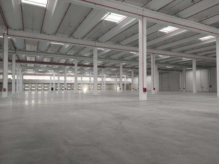Un'immagine dell'interno del polo logistico di Olgiate Olona Un'immagine dell'interno del polo logistico di Olgiate Olona