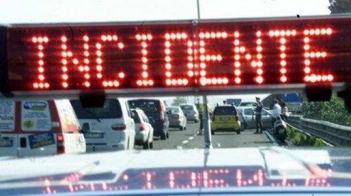 Ancora un incidente in Autolaghi: quattro persone soccorse tra l'uscita di Origgio e lo svincolo per l'A8 Ancora un incidente in Autolaghi: quattro persone soccorse tra l'uscita di Origgio e lo svincolo per l'A8
