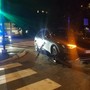 Incidente tra via Mazzini e via Dante a Busto: bici incastrata nella ruota dell’auto, ciclista all’ospedale