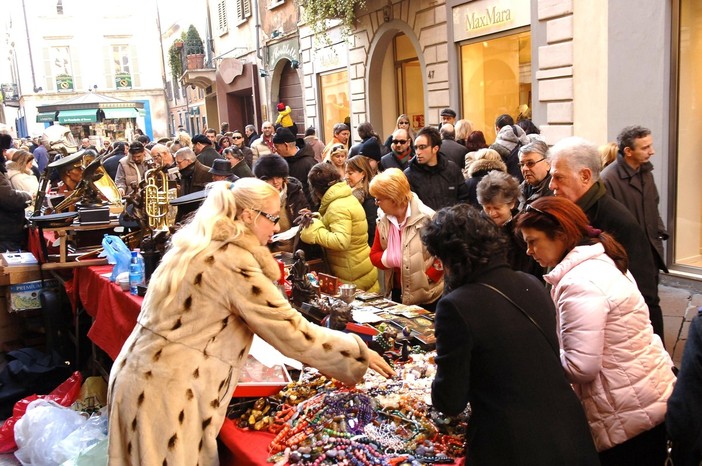 Le bancarelle dell'Antico Mercato Bosino