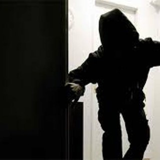 Furti in serie tra Cassano e Gallarate: colpite abitazioni nel tardo pomeriggio